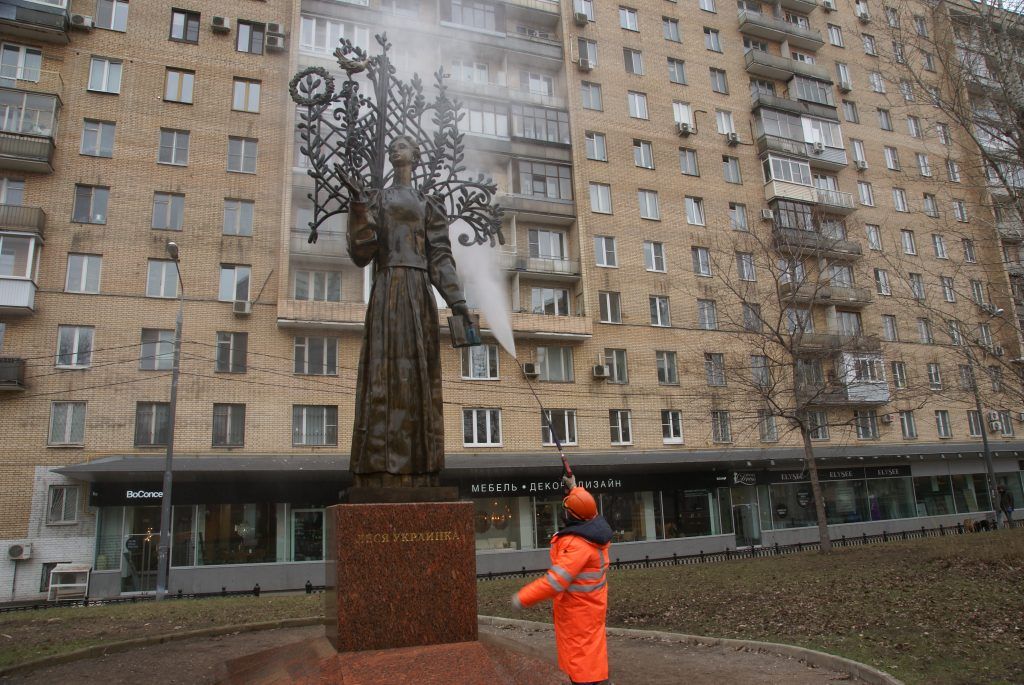 памятник поэтессе Лесе Украинке