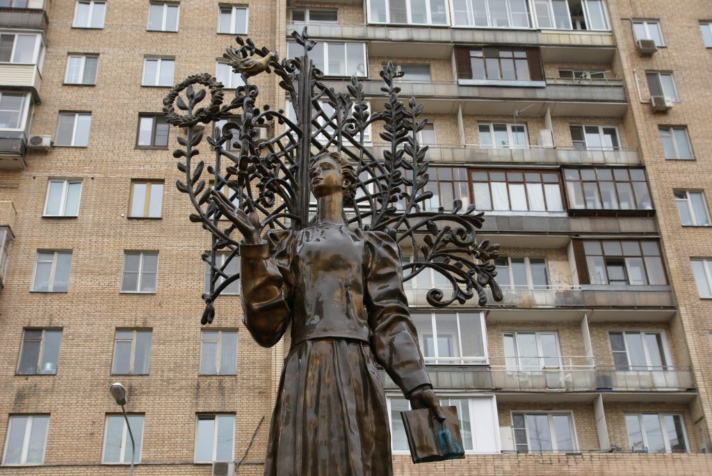 памятник поэтессе Лесе Украинке