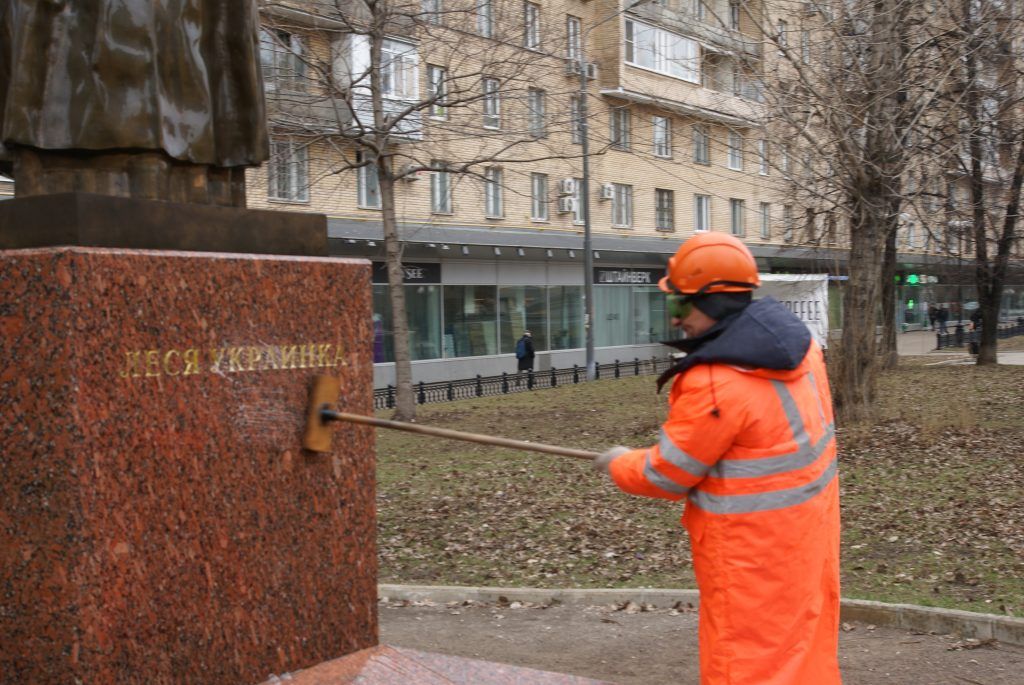 уборка памятника