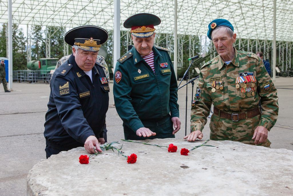возложение цветов
