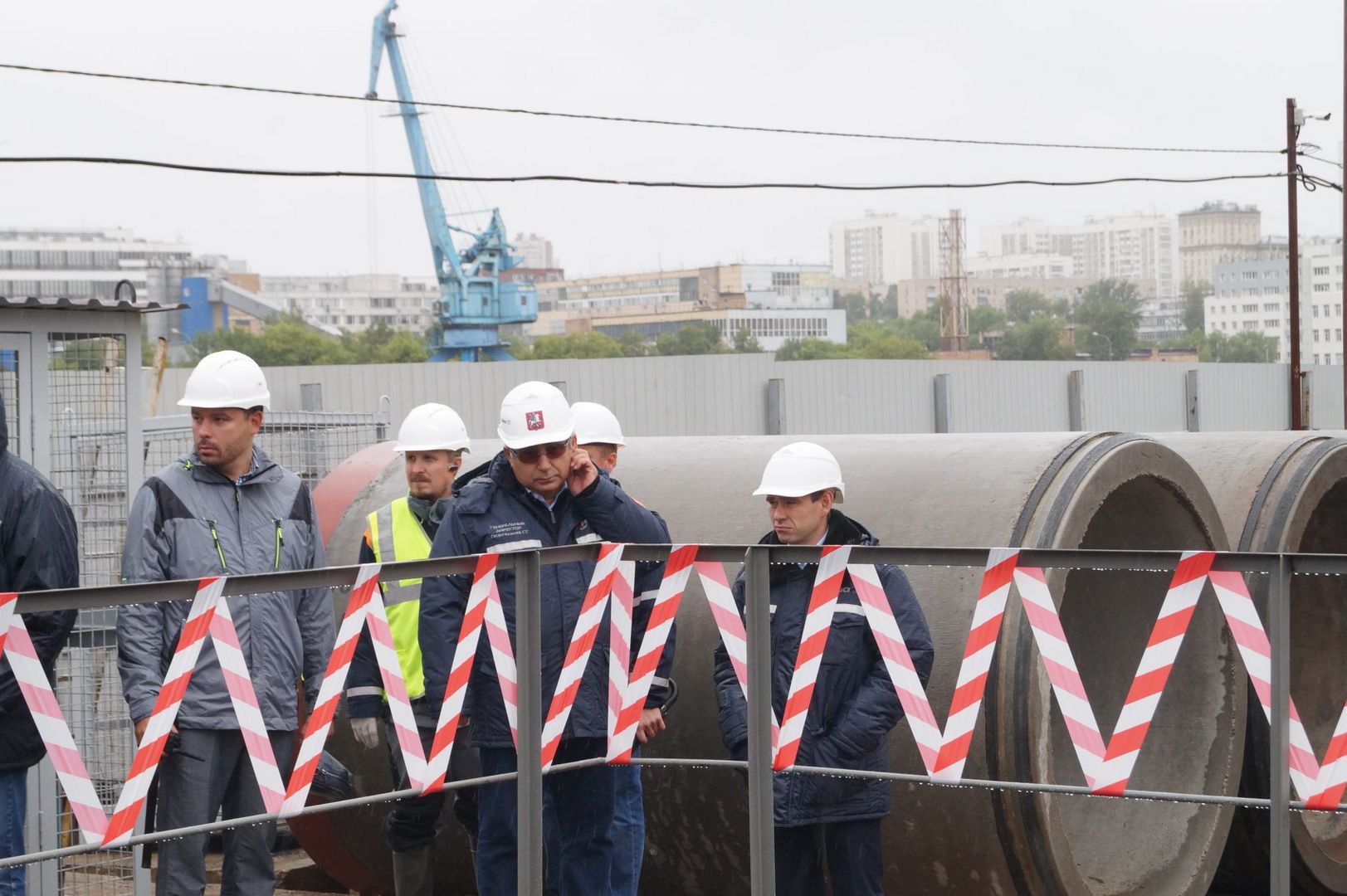строитель, мосгаз, реконструкция газопровода, дюкер, трубы, стройплощадка