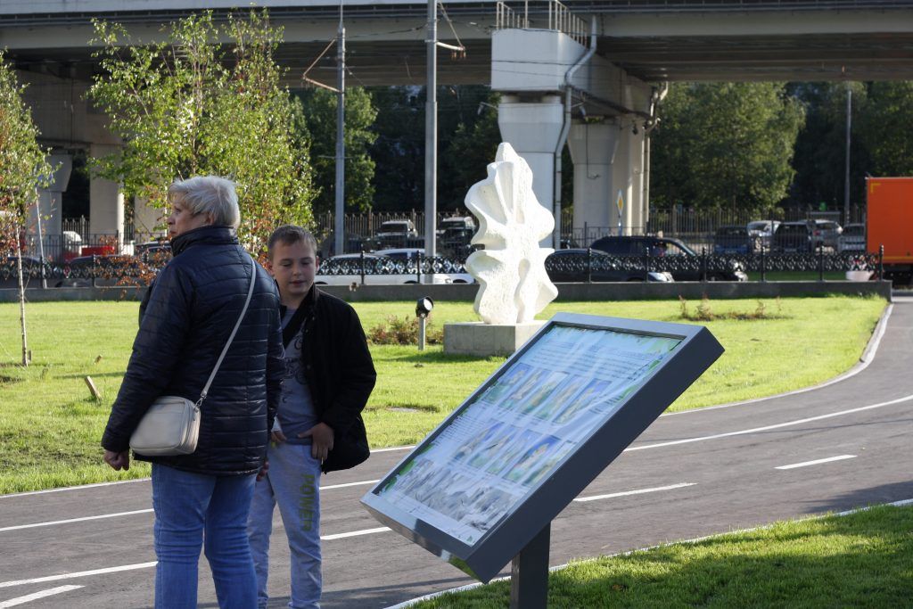 Крылатское, Осенний бульвар, благоустройство, деревья, памятники