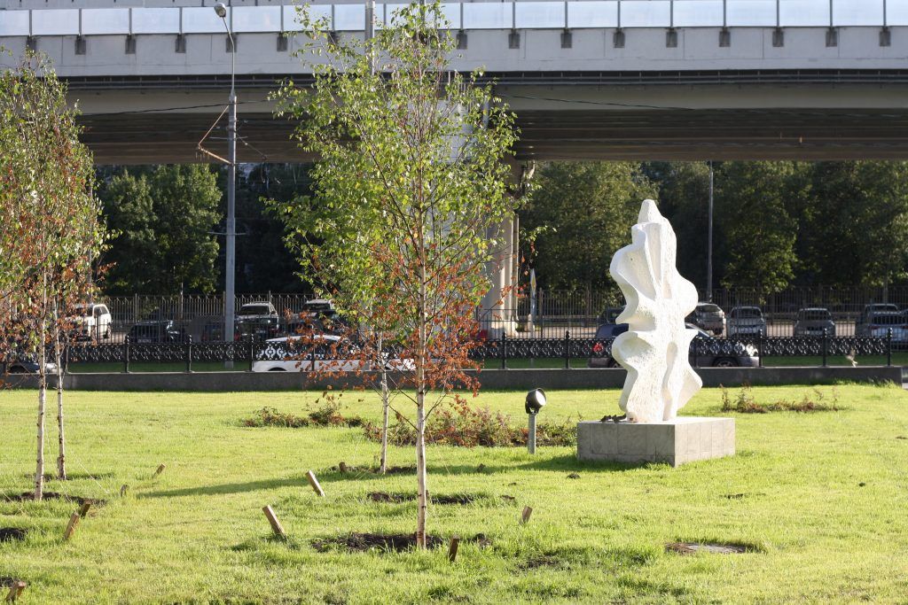 Крылатское, Осенний бульвар, благоустройство, деревья, памятники