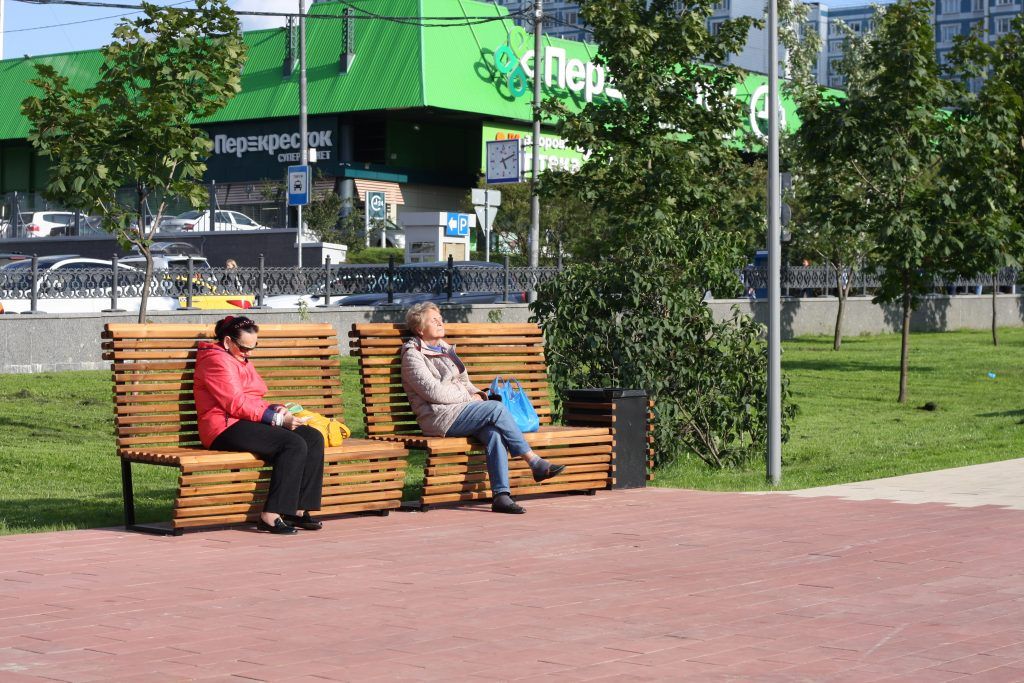 Крылатское, Осенний бульвар, благоустройство, дорожки, скамейки, отдыхающие