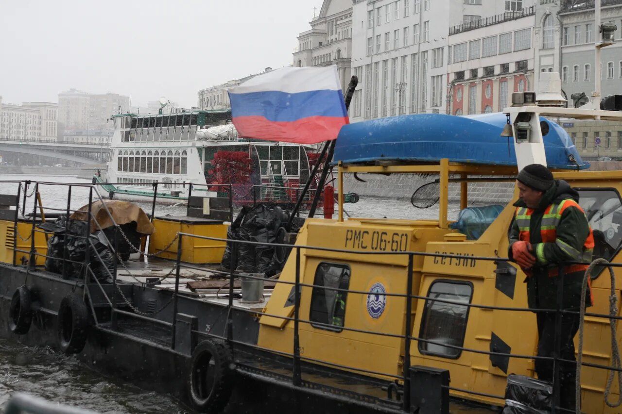 судно-мусоросборщик, Мосводосток, Москва-река судно-мусоросборщик, Мосводосток, Москва-река