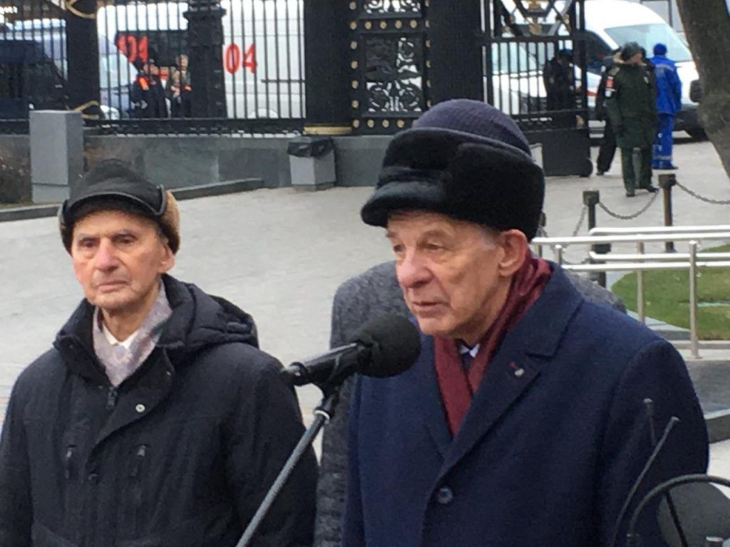 вечный огонь, возложение цветов, делегация
