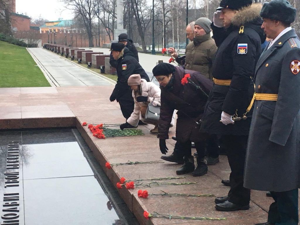 вечный огонь, возложение цветов, делегация
