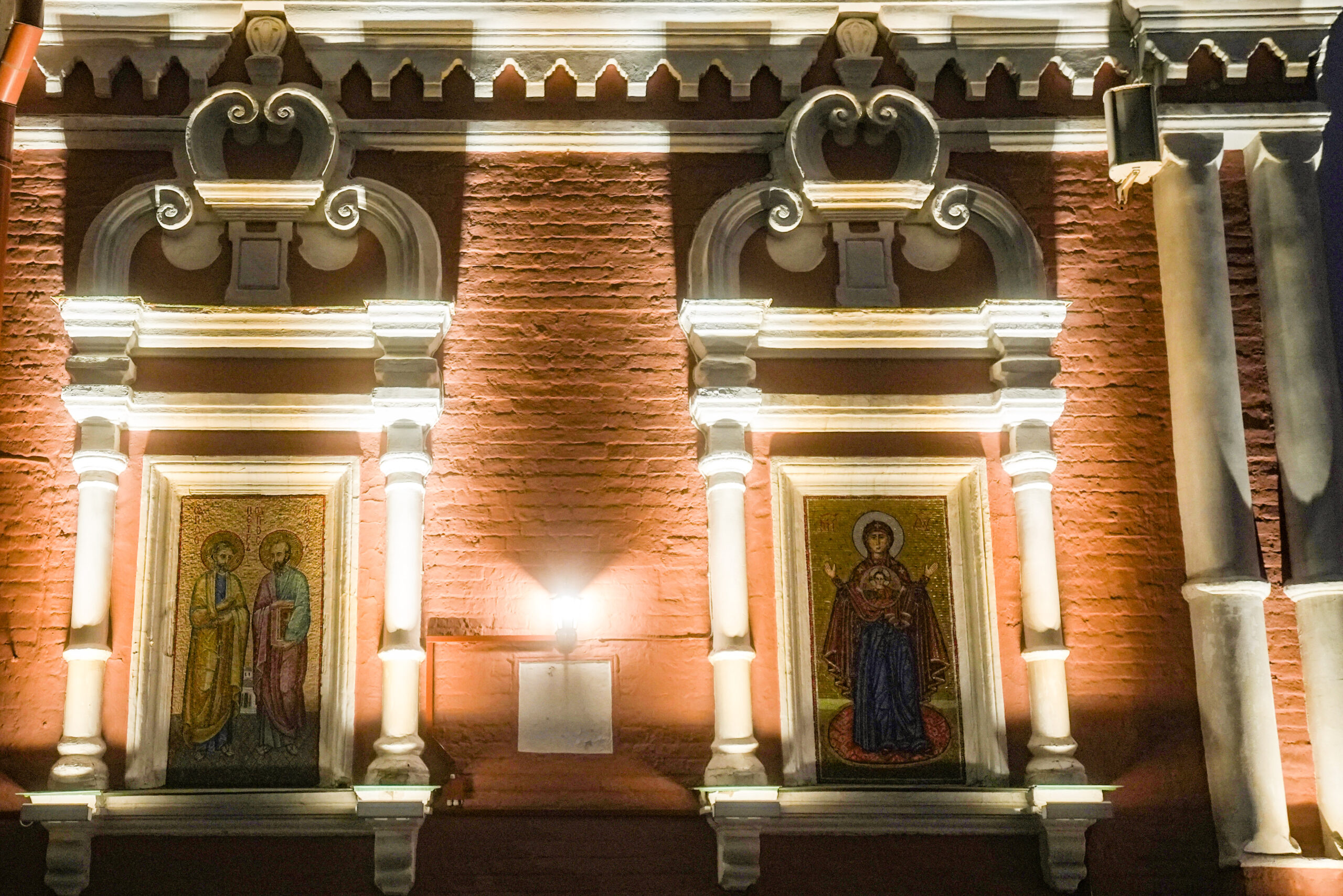Храм Святых Апостолов Петра и Павла у Яузских, подсветка, КГХ