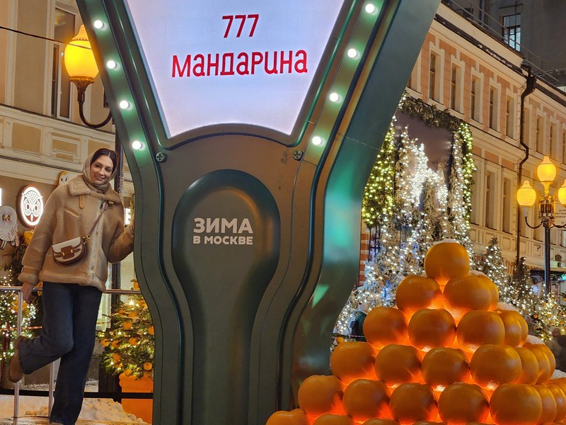 новогодние украшения, Старый Арбат, мандарин, фото Юлия Смагринская