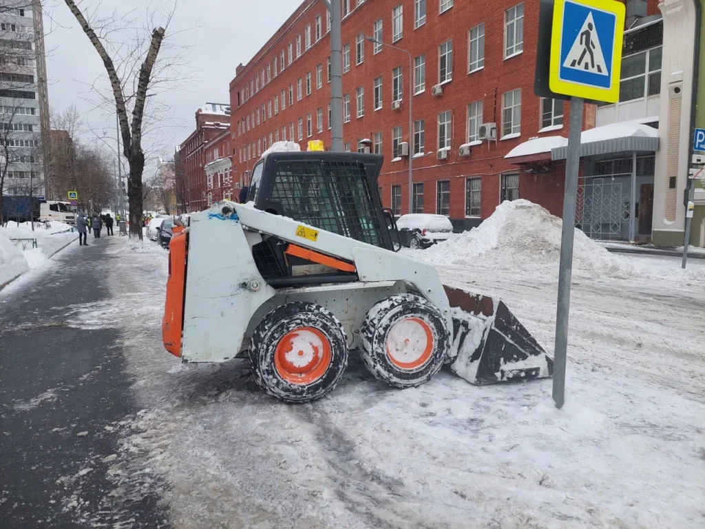 уборка снега, фото Яна Маевская
