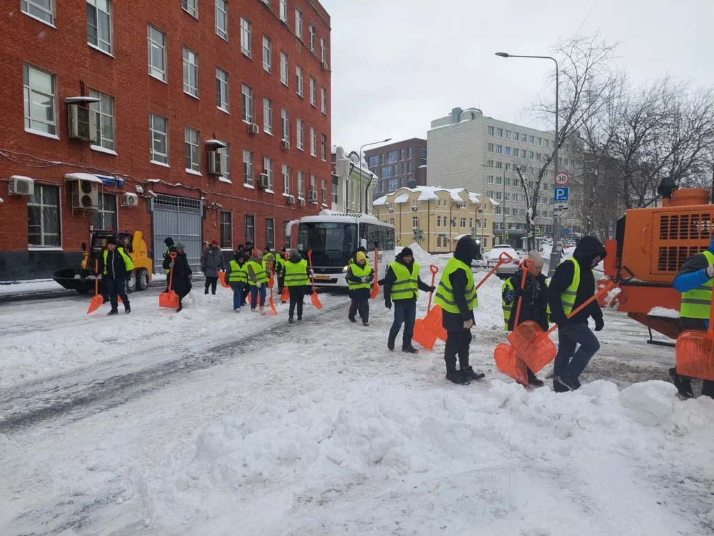 уборка снега, фото Яна Маевская