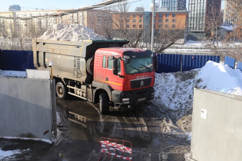 снегосплавный пункт, уборка снега, фото Юлия Смагринская