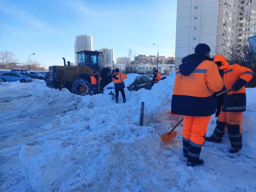 уборка снега, фото Яна Маевская