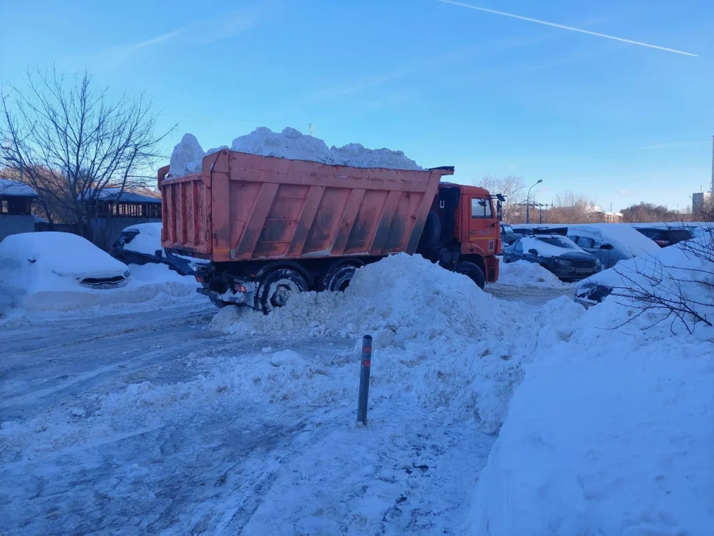 уборка снега, фото Яна Маевская