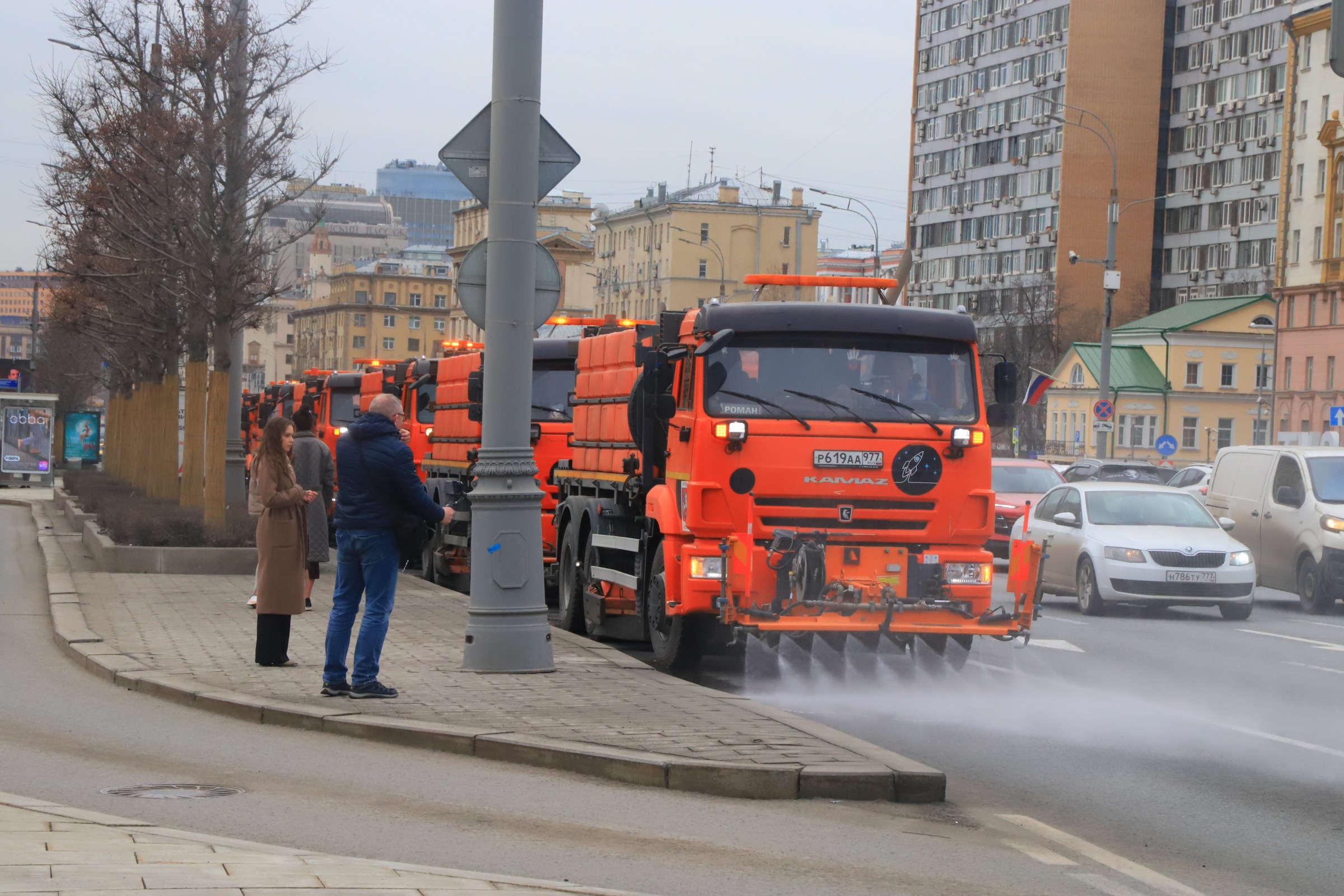 промывка дорог, ФОТО ЮЛИЯ СМАГРИНСКАЯ