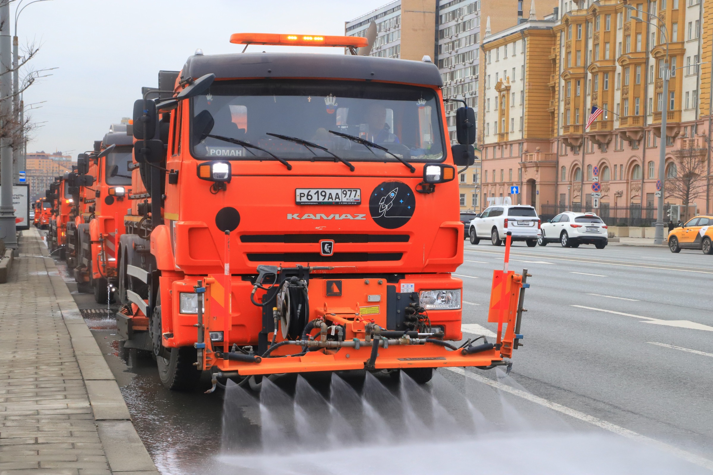 промывка дорог, ФОТО ЮЛИЯ СМАГРИНСКАЯ