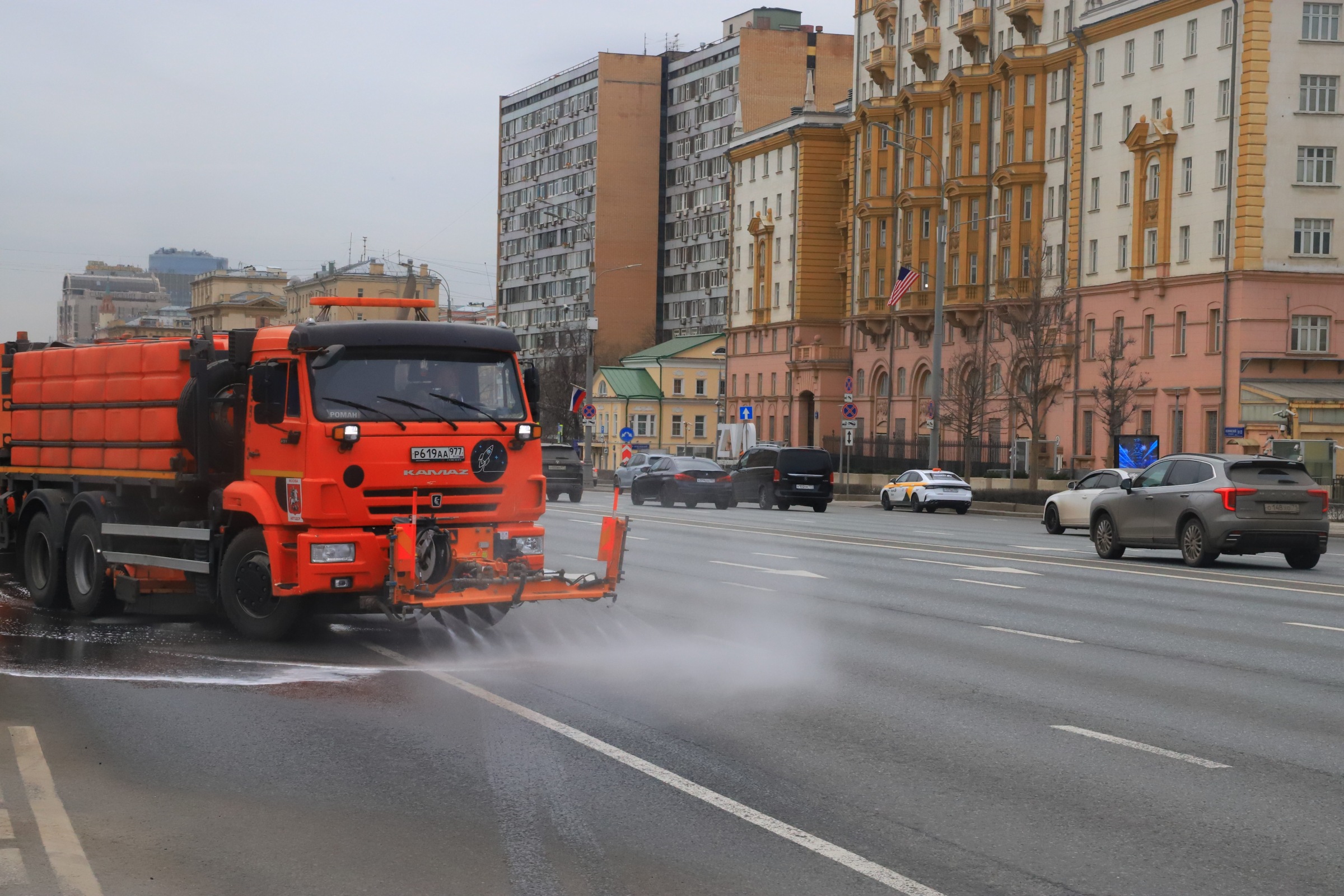 промывка дорог, ФОТО ЮЛИЯ СМАГРИНСКАЯ