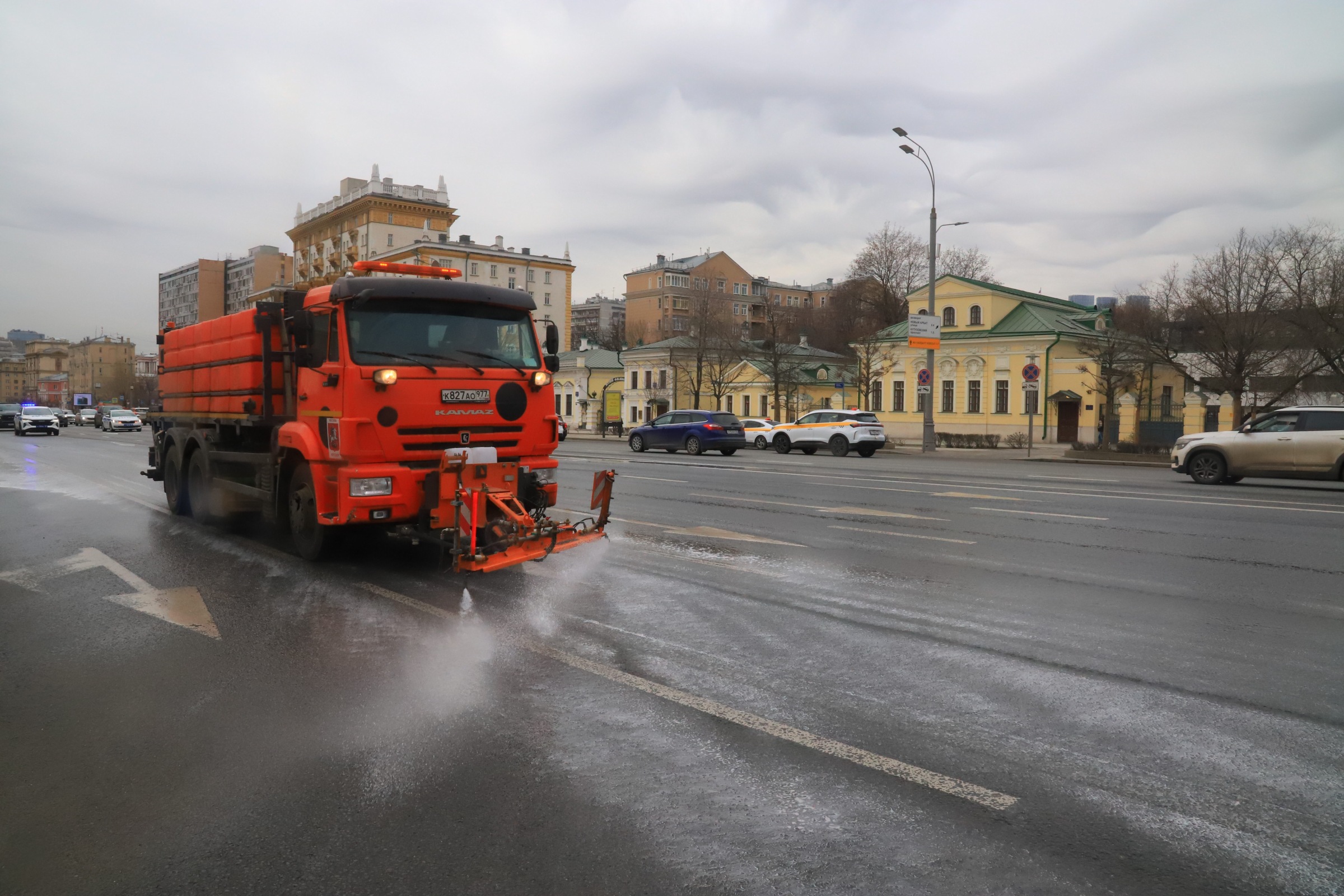 промывка дорог, ФОТО ЮЛИЯ СМАГРИНСКАЯ