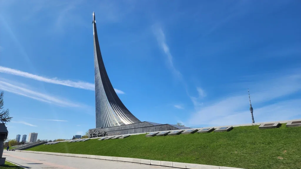 высадка цветов, виола, ВДНХ, аллея Космонавтов, фото Юлия Смагринская