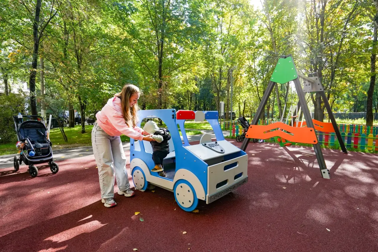 Многоуровневый игровой комплекс во дворе на Ташкентской улице, фото кгх