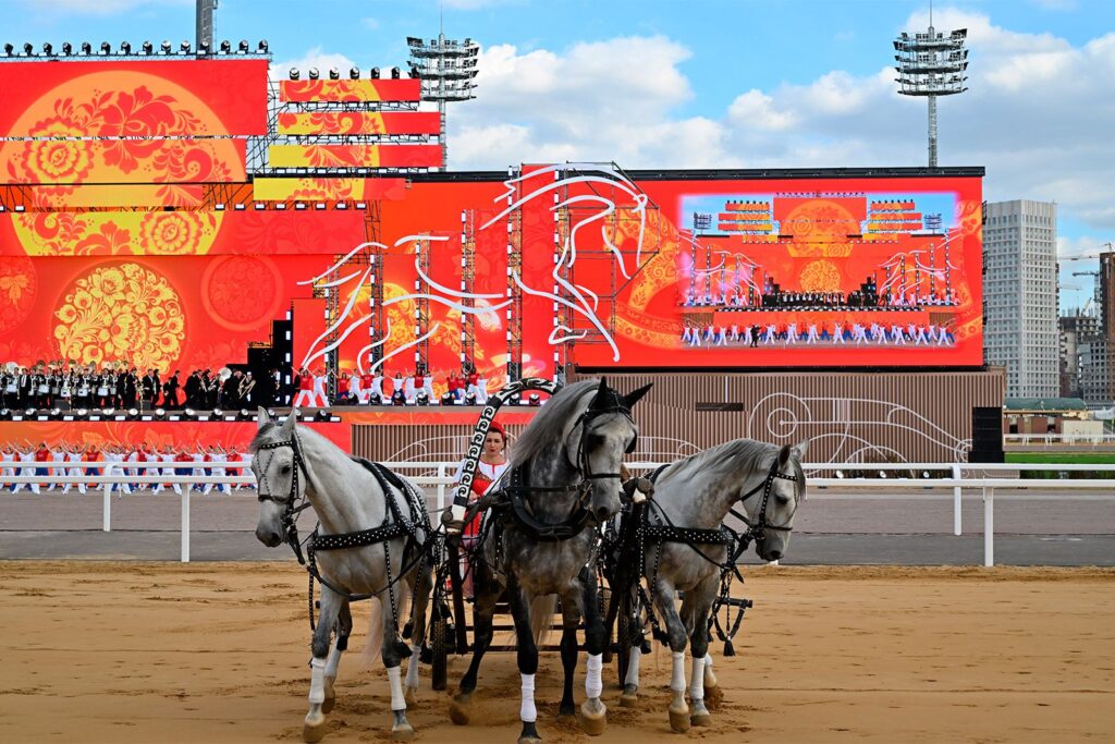Центральный Московский ипподром, реконструкция, лошади, тройка, фото mos.ru