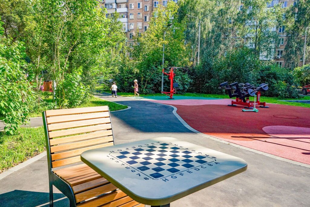 шахматный стол, спортивная площадка, фото КГХ