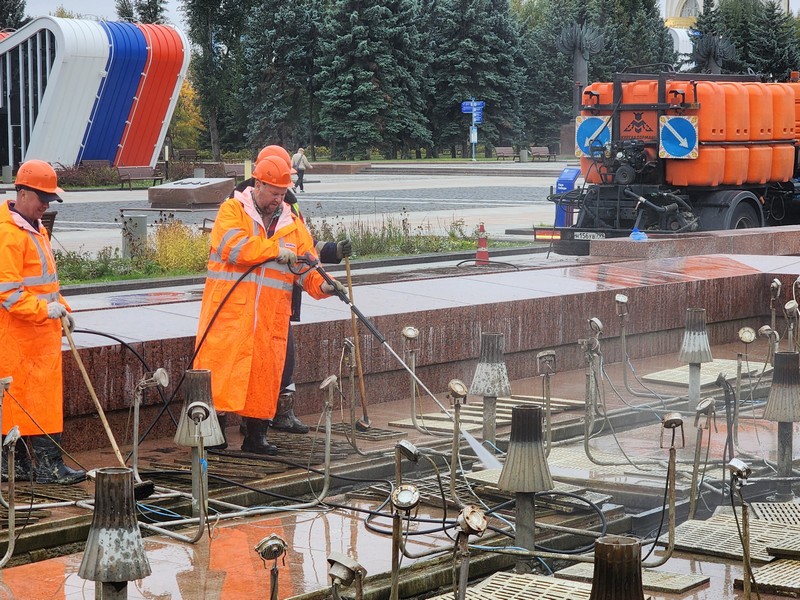 фонтанный комплекс «Годы войны», промывка фонтана, консервация, фото Юлия Смагринская
