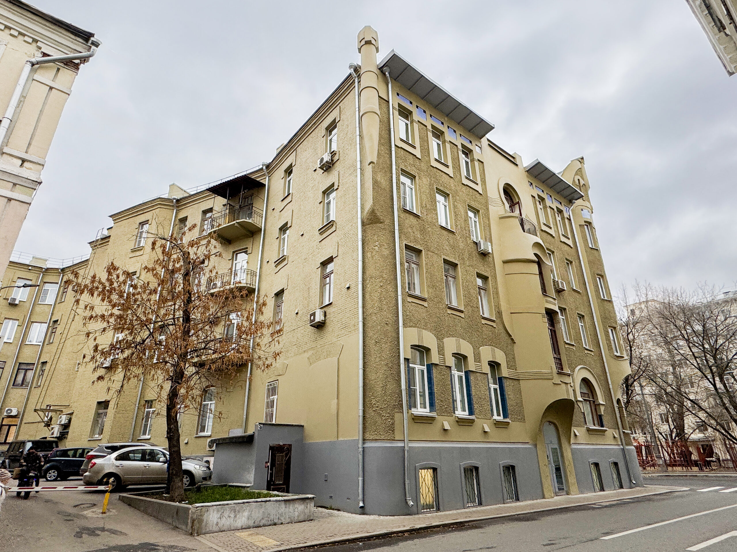 Подсосенский переулок, дом 18/5, строение 1. Доходный дом Н. Г. Тарховой построили в 1903–1904 годах по проекту Георгия Макаева. фото фкр.