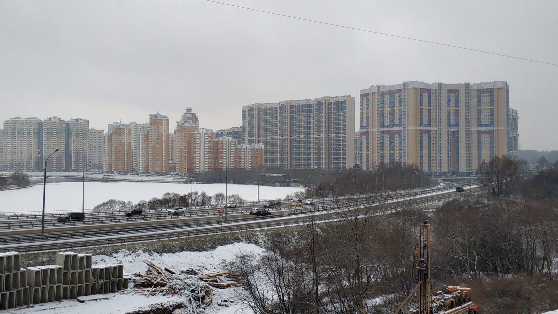пруд, дома, зима в Москве, дорога