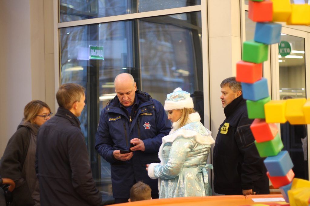 десант дедов морозов, снегурочки, морозовская больница, дети, новый год десант дедов морозов, снегурочки, морозовская больница, дети, новый год
