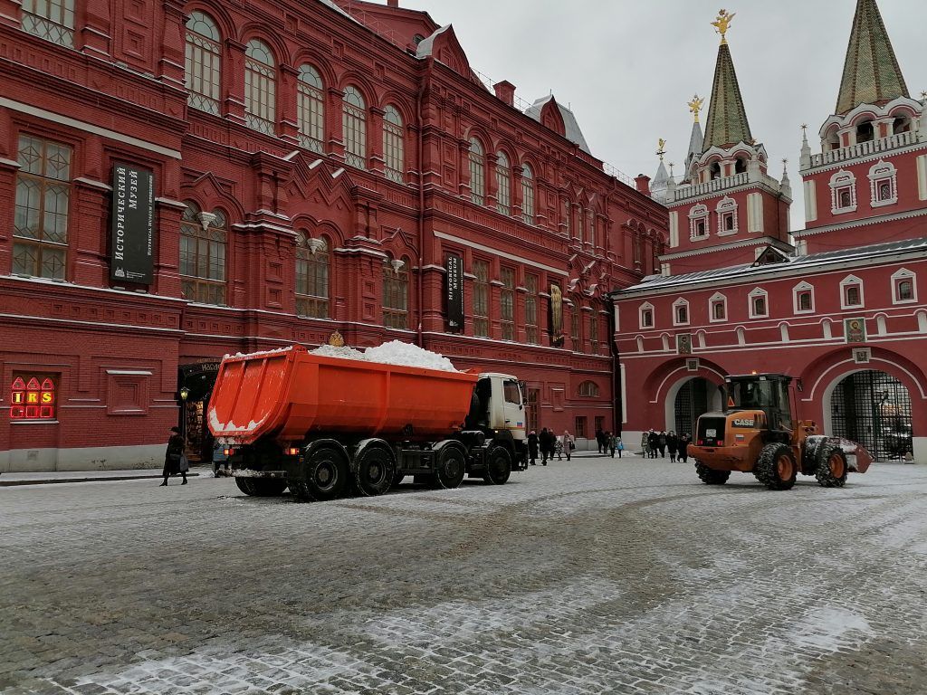 уборка снега, зима в Москве, ГБУ Гормост