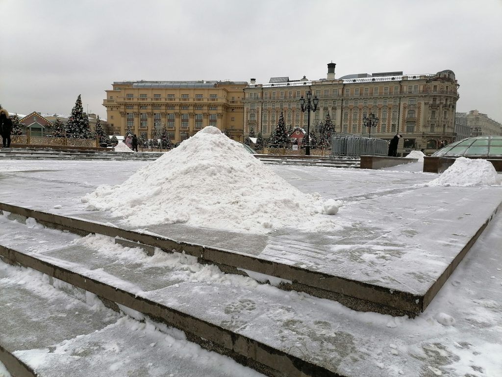 уборка снега, зима в Москве, ГБУ Гормост