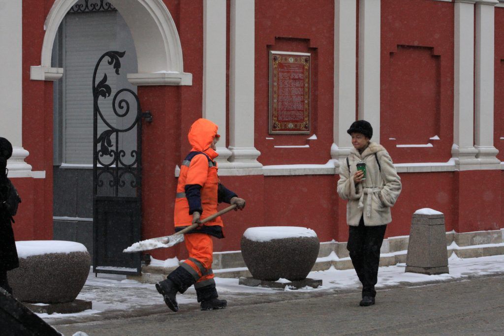 уборка снега, зима в Москве, ГБУ Гормост
