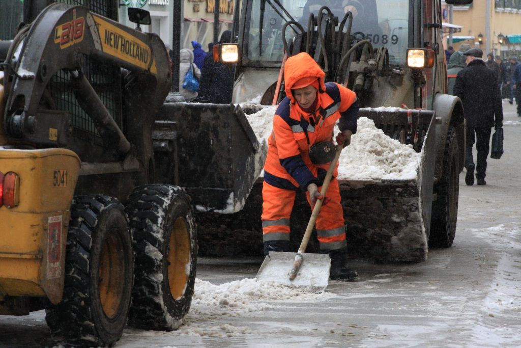 уборка снега, зима в Москве, ГБУ Гормост