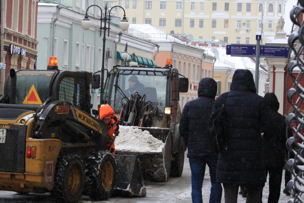 уборка снега, зима в Москве, ГБУ Гормост