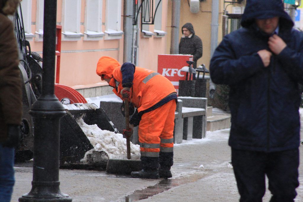 уборка снега, зима в Москве, ГБУ Гормост