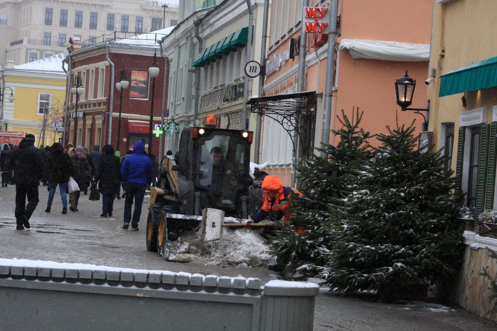 уборка снега, зима в Москве, ГБУ Гормост