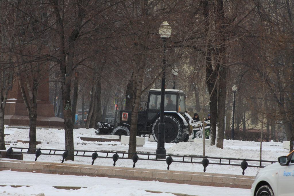 уборка снега, зима в Москве, ГБУ Гормост