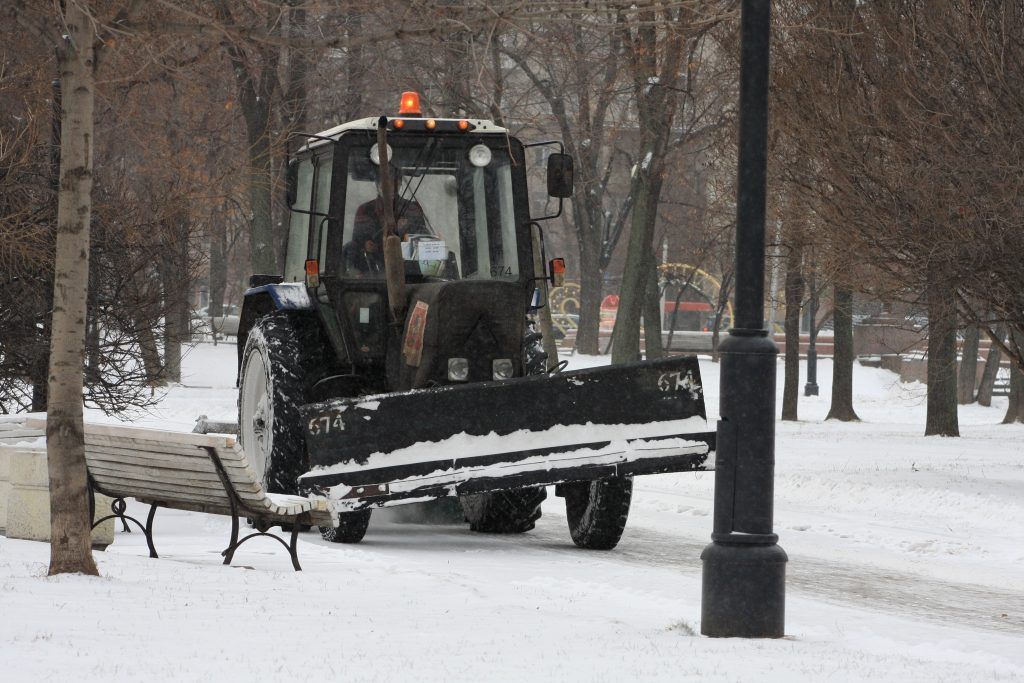 уборка снега, зима в Москве, ГБУ Гормост