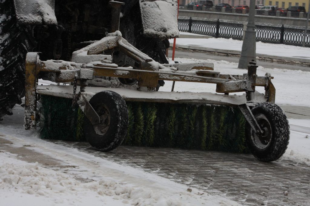уборка снега, зима в Москве, ГБУ Гормост