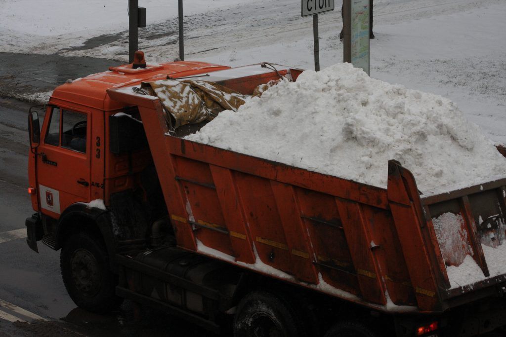 уборка снега, зима в Москве, ГБУ Гормост