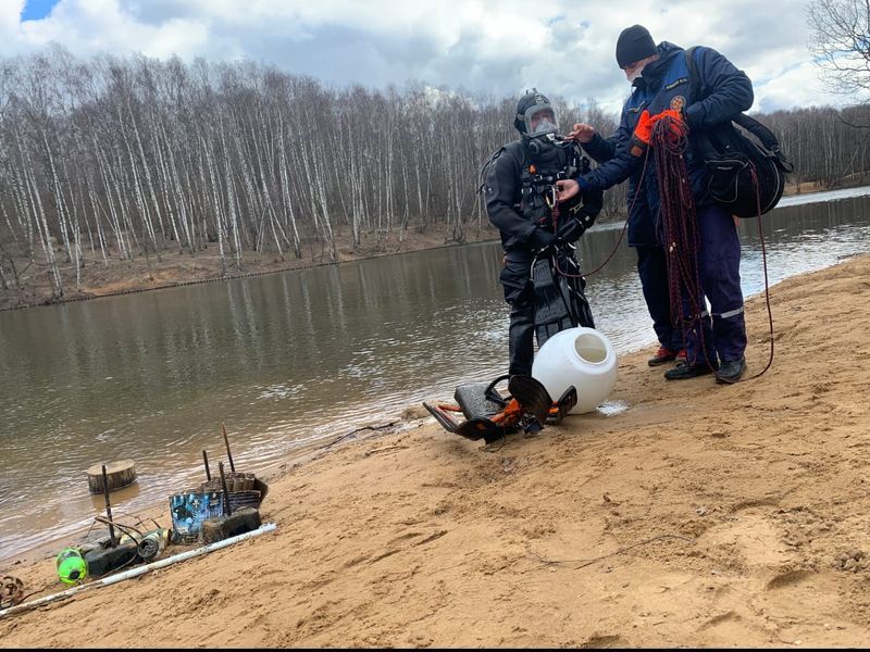 водолазы
