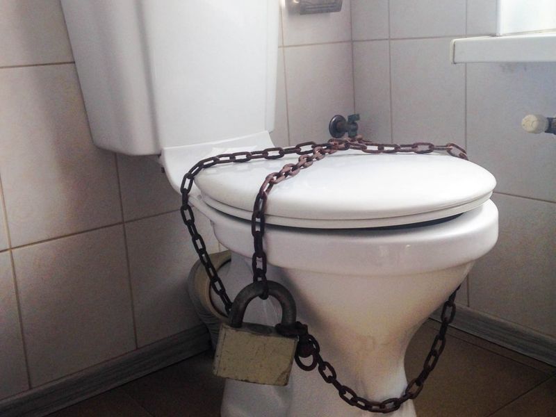 унитаз, замок