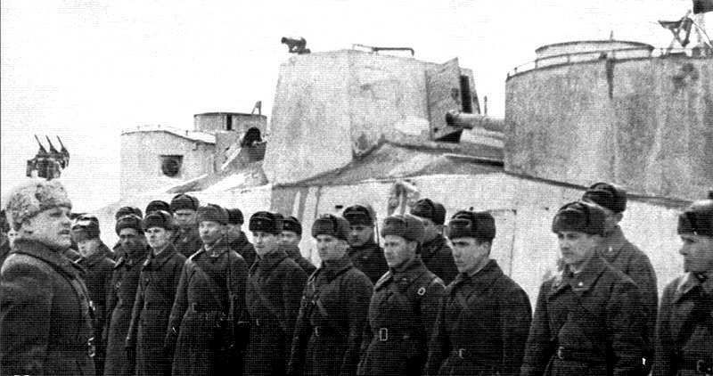 Экипаж бронепоезда НКВД №73, сыгравший ключевую роль в обороне города Дмитрова в ноябре-декабре 1941 года.