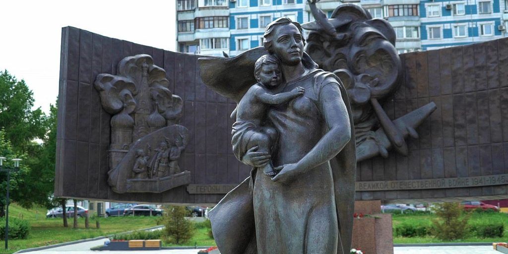 Площадь Защитников Неба в Крылатском