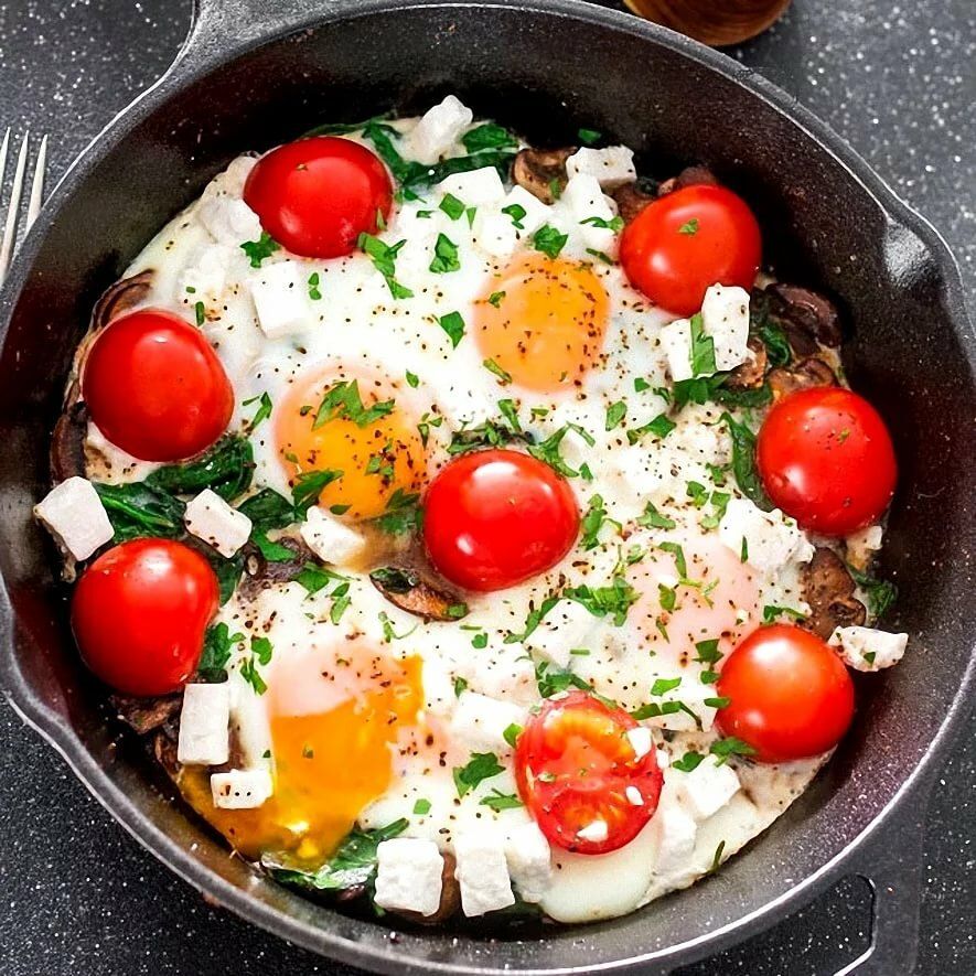 яичница с помидорами и луком