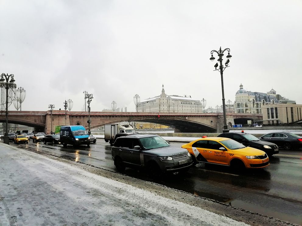 Большой Москворецкий мост, Москворецкая набережная