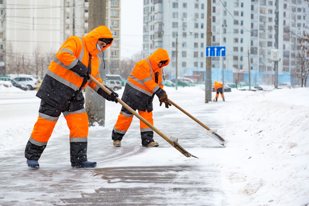 уборка снега, зима в Москве, снегопад, трактор