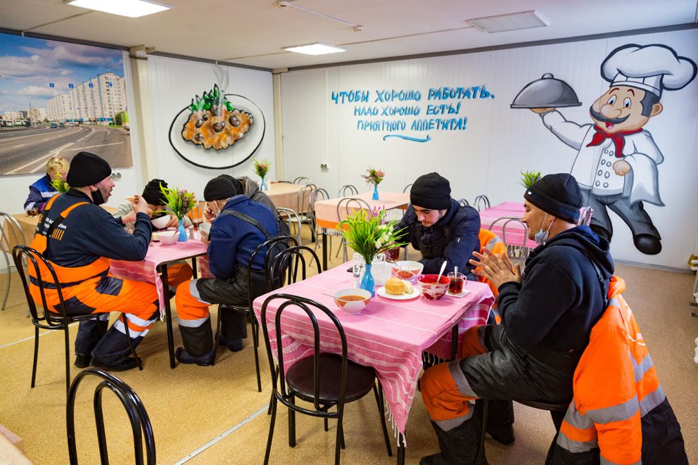 уборка снега, зима в Москве, снегопад, трактор, кухня