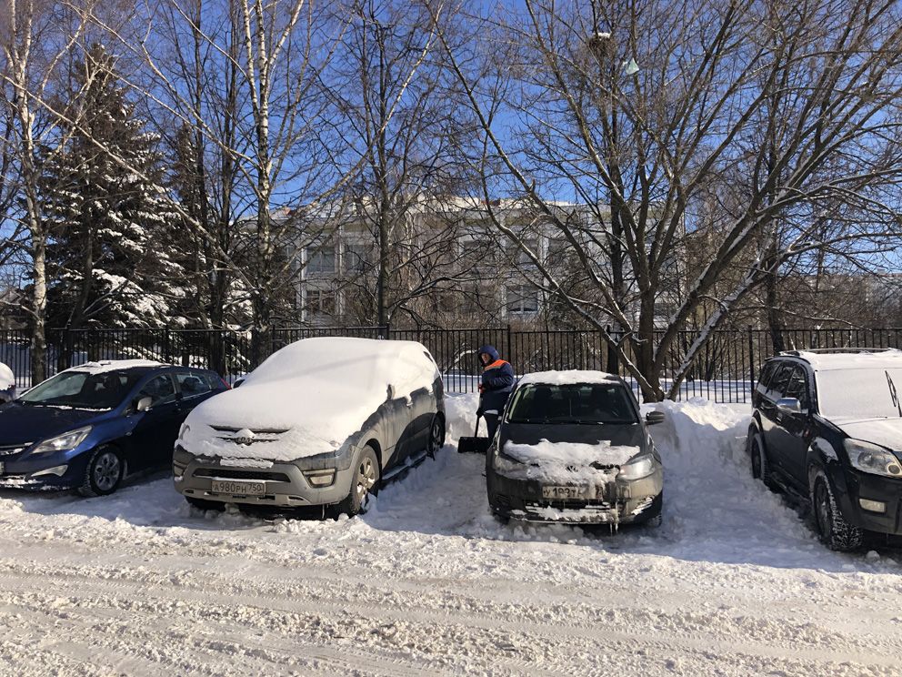 уборка снега, зима в Москве, снегопад,